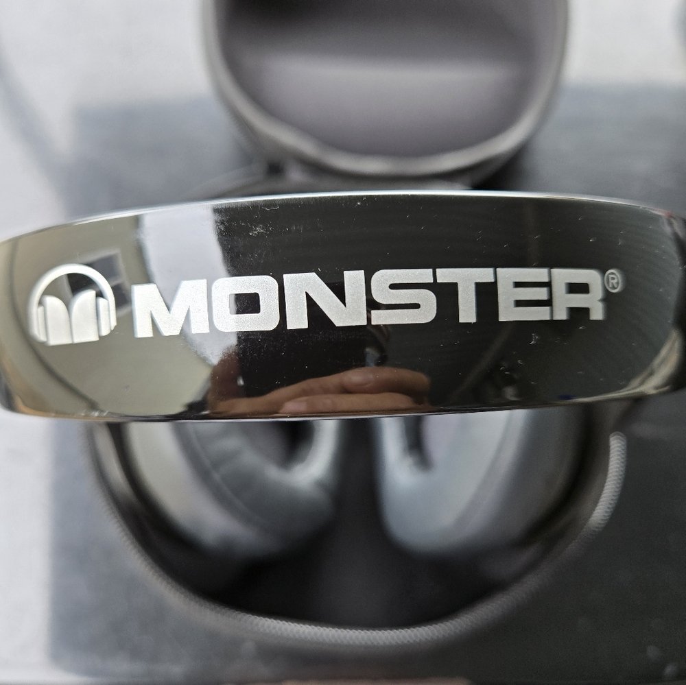 MONSTER INCREDIBLE NPULSE WIRED HEADPHONES